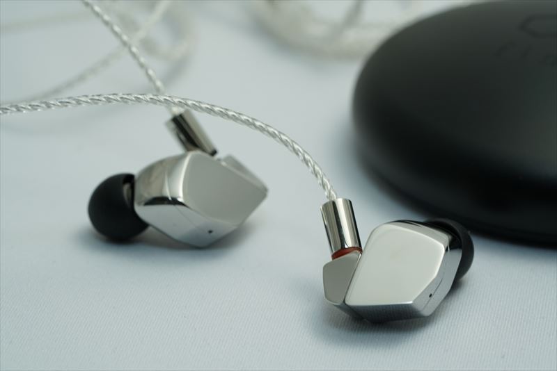 D型イヤホンの新基準、final A8000の開封とレビュー - Headphone+Earphone